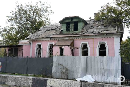 Пошкоджений будинок у стилі модерн у Полтаві