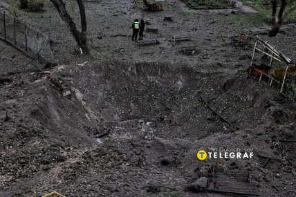 Вирва на місці обстрілу /Ян Доброносов, "Телеграф"