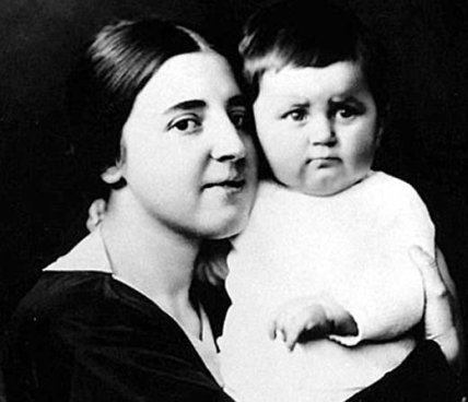 Надежда Аллилуева жена Сталина