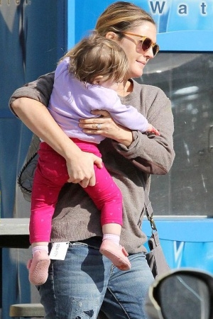 Беременная Дрю Бэрримор с дочкой (ФОТО) - изображение №2