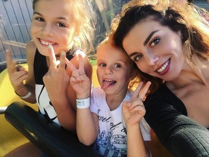 Седокова с дочками