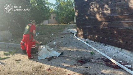 Рятувалники на місці атаки РФ у Запорізькій області 6.08.2025