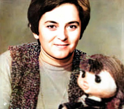 Катерина Лозовенко з лялькою Катею