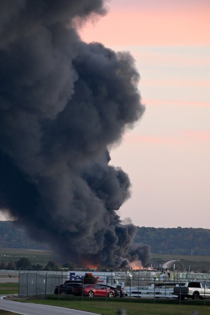 Дым от упавшего в США самолета Getty Images