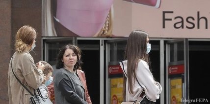 Люди прохожие в Киеве, Украина