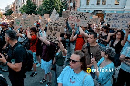 Протест у Києві. Люди вимагають повернути Федорова