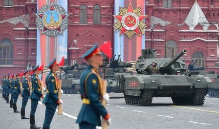 парад в День победы в России