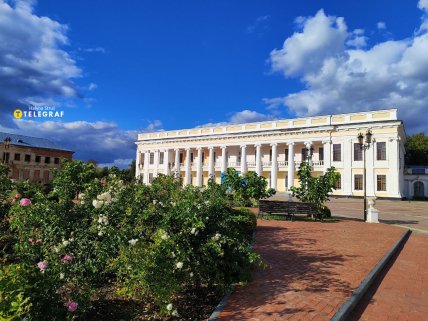 Палац Потоцьких у Тульчині фото