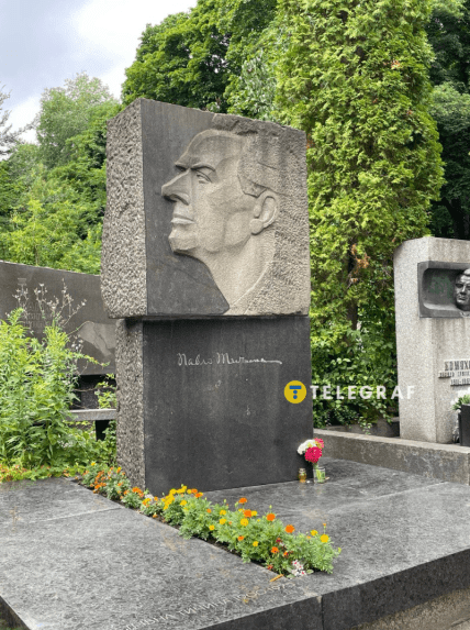 Могила Павла Тичини