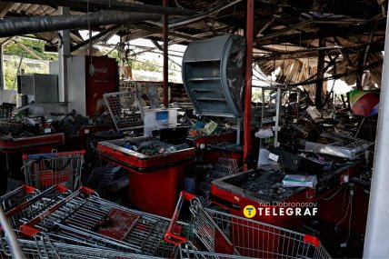 Російський удар майже знищив приміщення магазину