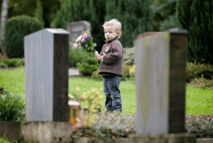 Чи можна дітям відвідувати кладовище