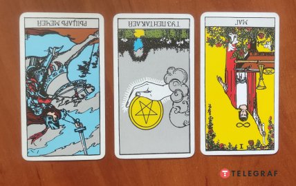Карты Таро Перевернутые Рыцарь мечей, Туз пентаклей и Маг