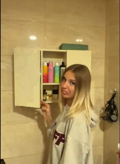 Дівчина показала, як виглядала шафка до перевтілення