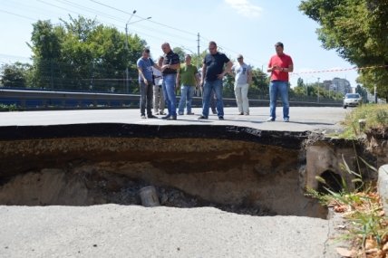В Киеве все еще ограничено движение из-за аварии