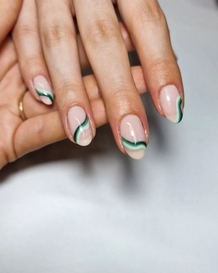 Зеленый маникюр