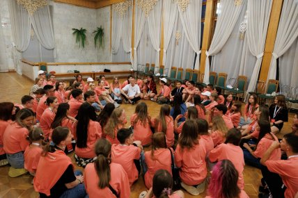 підлітки у таборі