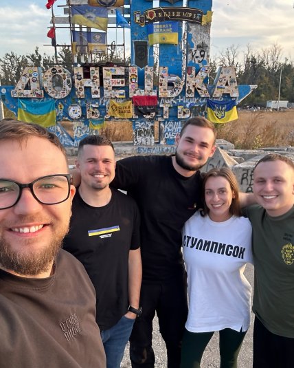 Джозефина Джексон с военными