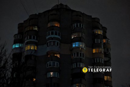 Як живе будинок-ромашка на Оболоні без води