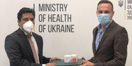 Посол Республики Индия Партха Сатпатхи вместе с Игорем Иващенко