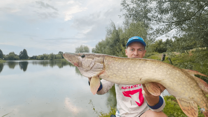 Мужчина показал настоящую рыбу-монстра