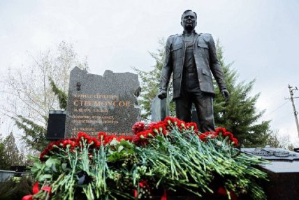 Могила Стремоусова фото