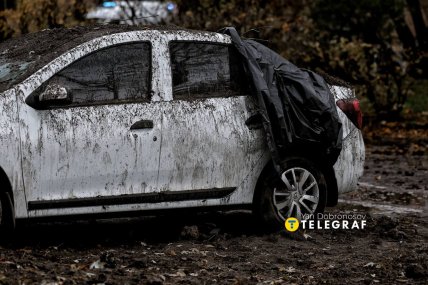 Пошкоджена машина після обстрілу Києва