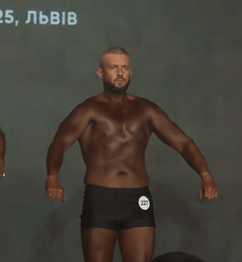 Участник соревнования бодибилдеров во Львове №227