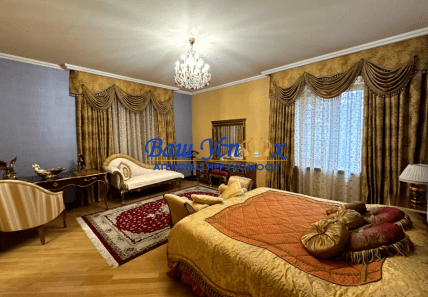 Під Києвом продають будинок у стилі Пшонки