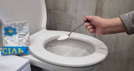 Сипати сіль в унітаз не можна