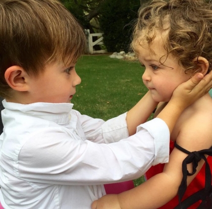 Алисса Милано показала милое фото детей - изображение №1