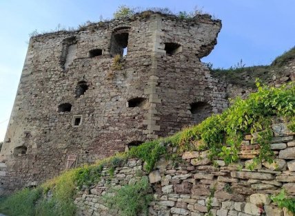 Башта замку в Язловці