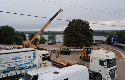 В Херсоне упал флагшток