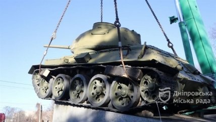 Танк у Дніпрі прибрали