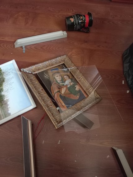 Ікона впала від вибухової хвилі - Дзвіниця Свято-Успенського собору