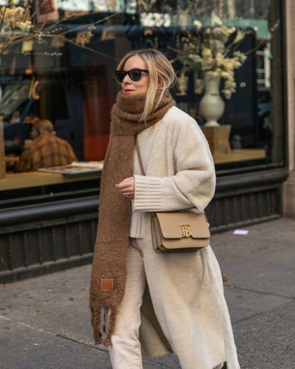 Как сочетать зимнее пальто и шарф