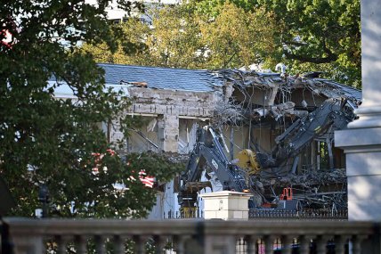 Сносят восточное крыло и Белом доме