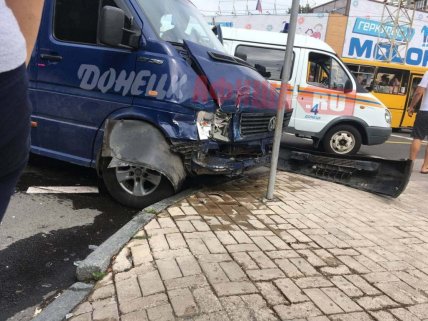 ДТП зі швидкою в Донецьку 9 серпня