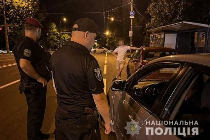 У нічних клубах Києва поліція роздавала повістки - у мережі копів розкритикували