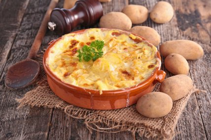 Готовим дома: запеканка с грибами и мясом под сырным соусом