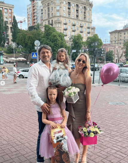 Сергей Притула с женой и дочерьми