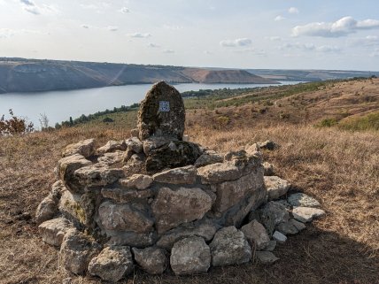 Пам'ятник затопленим села Бакоти