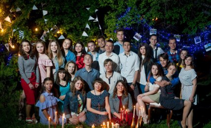 Aleksandr-Skochkov-s-odnoklassnikami-1-1024x621