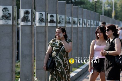 В Деснянском районе открыли Аллею Героев