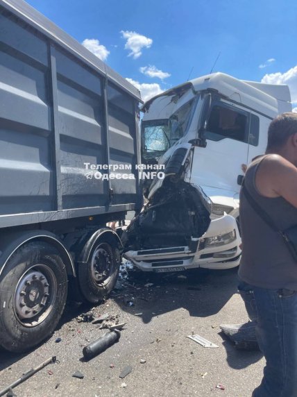 Аварія з вантажівкою в Одеській області