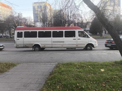 Автомобиль на улице во Львове