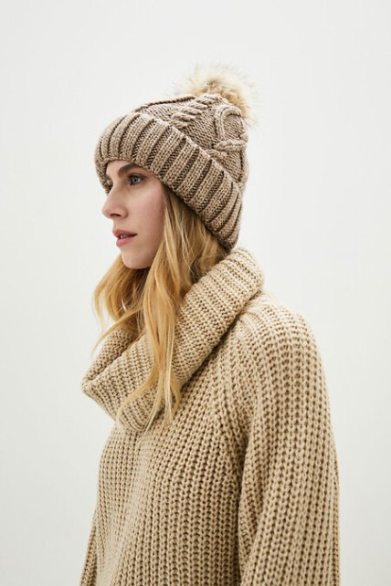 стильная бежевая шапка