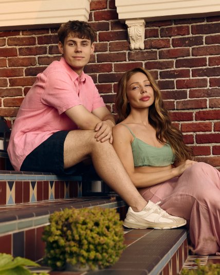 Тіна Кароль син