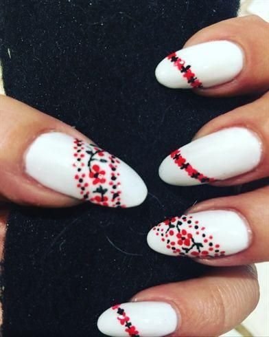 Маникюр с вышивкой 2023 - стильные идеи