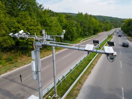 Камера над дорогою