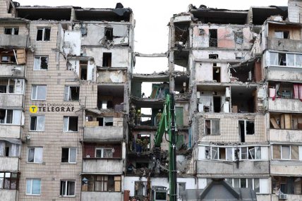 Последствия удара России по многоэтажке в Подольском районе Киева 6.07.2026